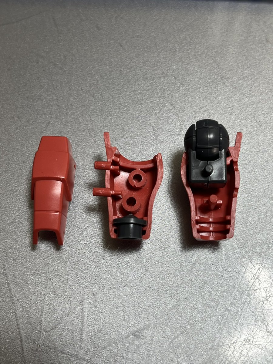 You_Keito's tweet photo. 肘関節の後ハメ加工です
パーツ構成はガッツリモナカです
肘の可動部を後ハメで��る様に赤い線の部分をカット
肘関節に軸を付けて、差し込み用の軸受を埋め込める様にスペース確保
軸受を瞬着で固定
最後に差し込みができるか確認して前腕の合目を処理
簡単よ👍

#ゲルググJ #ガンプラ https://t.co/YgM0ZJJmJF