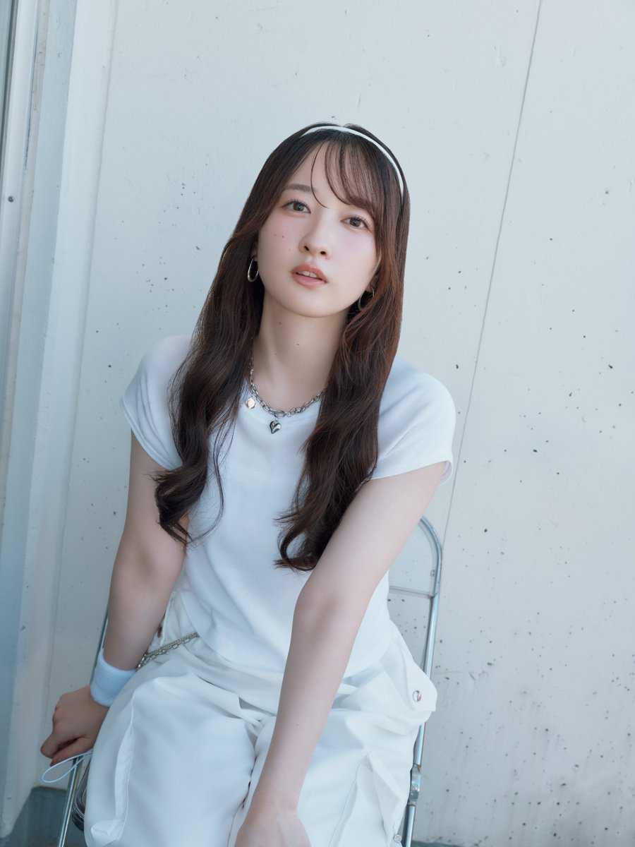 dayre_official's tweet photo. 白衣装に身を包んだ、最新のソロアーティスト写真も公開です📸 https://t.co/NyIOe3xVHq