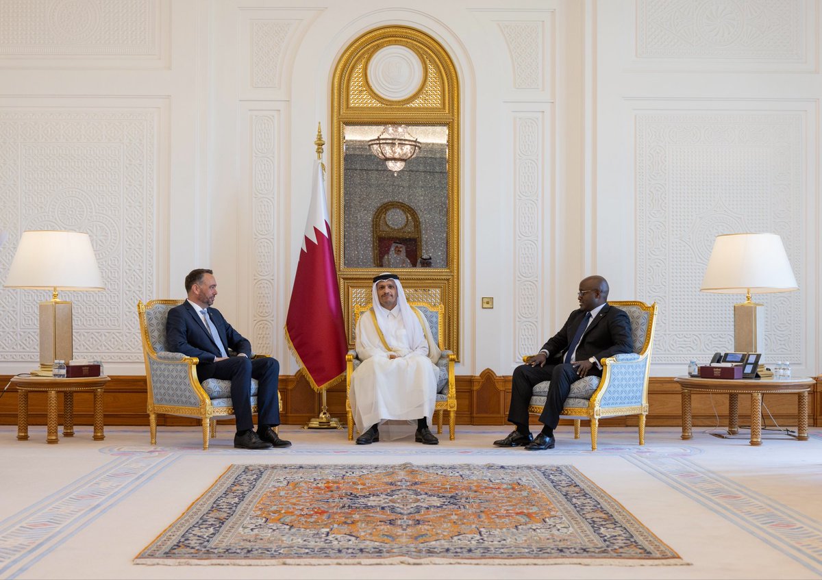 Dr_Al_Khulaifi's tweet photo. نرحّب باستئناف العلاقات الدبلوماسية بين جمهورية رواندا ومملكة بلجيكا، ونهنئ البلدين الصديقين على هذه الخطوة المهمة التي تجسد انتصار الحوار وإرادة التفاهم، وتعكس التزاماً مشتركاً ببناء جسور الثقة وتجاوز الخلافات.

وتعتز دولة قطر باستضافة أول لقاء مباشر بين وزيري خارجية البلدين في الدوحة خلال يونيو 2025، بتيسير من معالي الشيخ محمد بن عبدالرحمن آل ثاني، رئيس مجلس الوزراء وزير الخارجية، في إطار الجهود الرامية إلى تقريب وجهات النظر وتهيئة مسارات الحوار البنّاء.

وتؤمن دولة قطر بأن الدبلوماسية والحوار الصادق يظلان السبيل الأنسب لمعالجة الخلافات وترسيخ الاستقرار، وستواصل دعم كل المبادرات والمساعي التي تعزز التفاهم والتقارب وتسهم في ترسيخ السلم والأمن على المستويين الإقليمي والدولي.
@prevotmaxime 
@MBA_AlThani_ 
@onduhungirehe