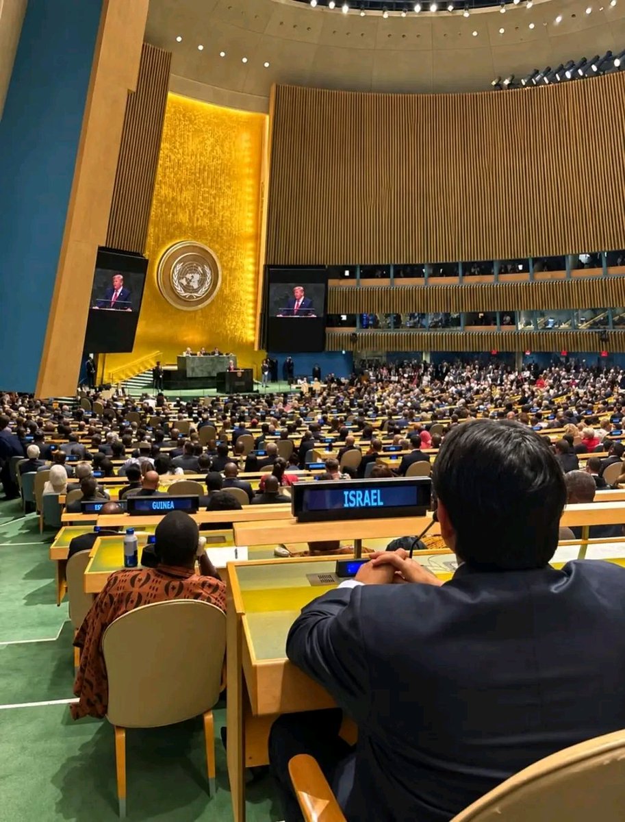 EmmanuelKakule4's tweet photo. À écouter les discours à l'ONU, on pourrait croire qu'il n'existe qu'un seul conflit sur cette planète : celui d'Israël.

Israël par-ci, Israël par-là… À croire que les 193 États membres des Nations unies se sont réunis à New York pour discuter d'un seul pays, grand comme un mouchoir de poche !

Pendant ce temps, ailleurs dans le monde, des guerres font rage, des populations sont massacrées, des millions de personnes sont déplacées et des pays entiers sombrent dans le chaos.

Mais qui en parle ? Qui connaît seulement l'existence de tous ces conflits ? Combien de ces guerres occupent les tribunes internationales et les unes des journaux avec la même intensité ?

Nous avons donc décidé de vous proposer un petit tour du monde. Pas celui des plages paradisiaques et des destinations de rêve, mais celui des guerres dont on entend si peu parler, ou pas du tout.
Guerres entre États, guerres civiles, insurrections djihadistes, conflits séparatistes et affrontements entre groupes armés : voici un panorama des principaux foyers de violence armée, région par région.
Et vous allez voir, vous risquez d'être choqués!

Moyen-Orient

🇮🇱 Israël-Gaza : conflit israélo-gazaoui avec les terroristes du Hamas et d'autres groupes terroristes armés.

🇮🇱🇱🇧 Israël-Liban : conflit entre Israël et les terroristes du Hezbollah, proxy de l'Iran.

🇮🇷🇮🇱🇺🇸 Iran- Israël- États-Unis : confrontation militaire directe et indirecte, frappes et tensions régionales.
🇮🇶 Irak : activités de milices armées et de cellules de l'��tat islamique.
🇺🇦🇷🇺 Ukraine-Russie : guerre interétatique.
🇦🇲🇦🇿 Arménie-Azerbaïdjan : différend territorial et sécuritaire persistant malgré les avancées diplomatiques. Il ne s'agit pas d'une guerre généralisée en cours.
Afrique :
🇸🇩 Soudan : guerre civile entre l'armée régulière et les Forces de soutien rapide (FSR).
🇸🇸 Soudan du Sud : affrontements entre factions militaires, groupes armés et milices communautaires.

🇨🇩 République démocratique du Congo : conflit dans l'est du pays, notamment avec l'AFC/M23 et d'autres groupes terroristes armés.

🇨🇫 République centrafricaine : affrontements entre forces gouvernementales et groupes "rebelles".
🇪🇹 Éthiopie : violences armées dans plusieurs régions, notamment en Amhara et en Oromia.
🇸🇴 Somalie : guerre contre Al-Shabaab et activités de l'État islamique.
🇲🇱 Mali : insurrection djihadiste et affrontements avec des groupes armés touaregs.
🇧🇫 Burkina Faso : guerre contre plusieurs organisations djihadistes.
🇳🇪 Niger : attaques de groupes affiliés à Al-Qaïda et à l'État islamique.
🇳🇬 Nigeria : insurrection de Boko Haram et de l'État islamique en Afrique de l'Ouest, ainsi que d'autres violences armées.
🇨🇲 Cameroun : conflit séparatiste anglophone et attaques de Boko Haram.
🇹🇩 Tchad : violences armées dans la région du lac Tchad et insécurité aux frontières.
🇲🇿 Mozambique : insurrection djihadiste dans la province de Cabo Delgado.
🇧🇯 Bénin : attaques djihadistes dans les régions septentrionales.
🇹🇬 Togo : violences djihadistes dans le nord du pays.
🇱🇾 Libye : fragmentation politique et militaire, avec des milices rivales et des affrontements intermittents.
Asie

Voilà donc un aperçu de notre planète en septembre 2026.

Des dizaines de conflits, des millions de victimes et de déplacés, des guerres qui durent parfois depuis des décennies…

Et pourtant, à entendre certains dirigeants réunis à l'ONU, on finirait presque par croire qu'Israël est responsable de tous les malheurs du monde !
Il faut dire que nous avons un talent extraordinaire : avec nos 22 000 km², nous réussissons à occuper une place démesurée,  "disproportionnée" dans les discours internationaux.
Finalement, nous, les Israéliens, devrions nous sentir flattés : nous sommes un tout petit pays, mais à New York, on nous donne l'impression d'être le centre du monde !

Pendant ce temps, les autres guerres continuent tranquillement, en paix..
L Israël se pose des questions et recadre l ONU