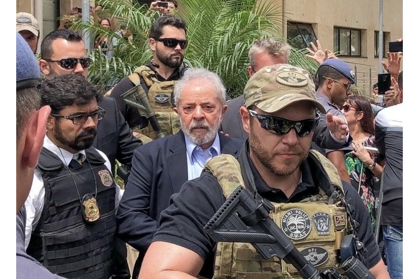 gersonsantossc's tweet photo. “Continuaremos o combate incansável à corrupção”, disse ontem o ex-presidiário condenado por corrupção. https://t.co/iZGV0DiqGg