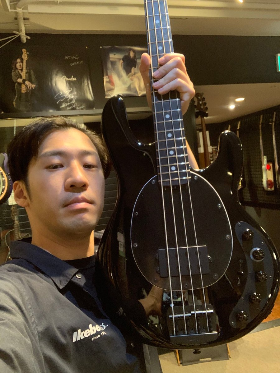 premium_guitars's tweet photo. 【#PBO本日の逸品！】 
#MUSICMAN
DarkRay (Obsidian Black) 【特価】

「あまりにも画期的なアイデアの権化。久々に入荷した上にお買得です。」

#プレミアムベース大阪

続きは⏬ https://t.co/okpyqAmZuU