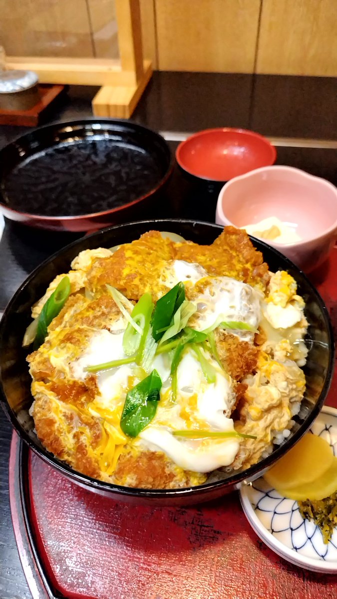 akatsuki519's tweet photo. 晩ごはん、カツ丼とミニ越前蕎麦！
美味かった♪ https://t.co/KJj57y2mH8
