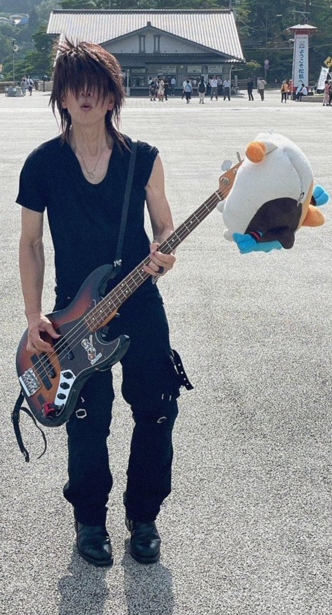 ilina_dr_B's tweet photo. @Jun1Jun10 元画像にJを取り込むようgrokにお願いして紛れ込ませたんですが遠すぎて別人になった結果、渾身のボケがスベりましたｽﾐﾏｾﾝ汗

↓取り込み指示した画像 https://t.co/RqZICfPihj