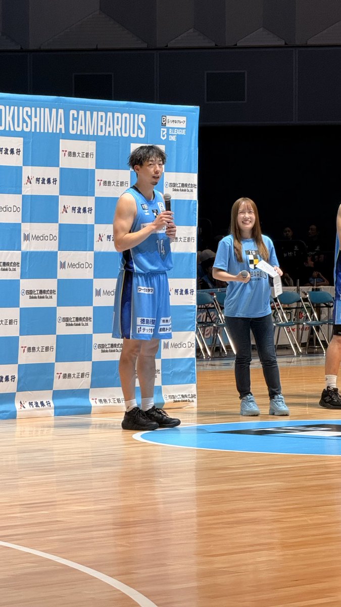 pekooon_n's tweet photo. #ガンバロウズ の開幕戦2日目！
最前列で観戦して面白すぎて大興奮🏀
綱井くんが歴史を刻んだ！

実は #トレイ・ボイド (@Traytb1 )も
間近で見たかったし、本当に満足♡

横浜はやっぱり強くてかっこよかった！
素敵な試合をありがとう☺️

そしてボイドのダンスも撮れたので
ボイドファンに届けー😆 https://t.co/i9RIRzW7UP