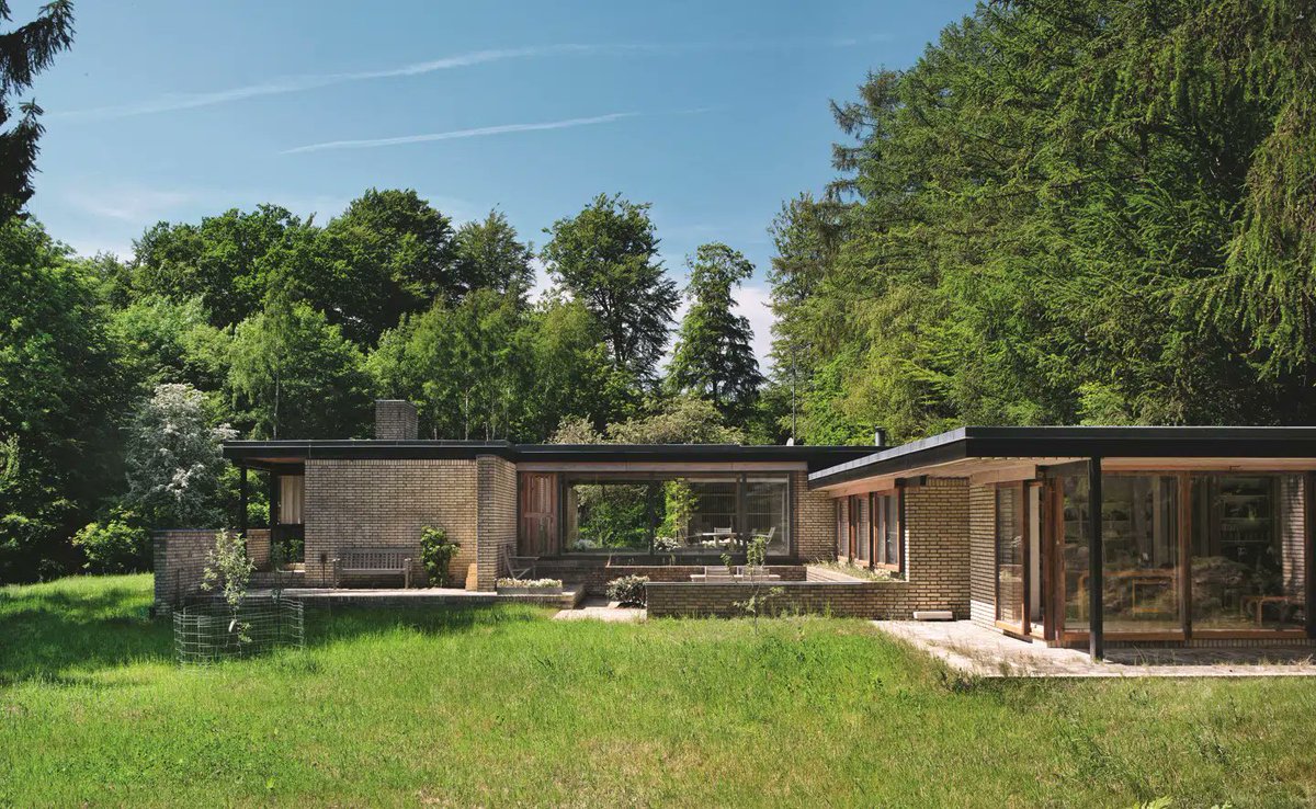 lopedetoledo's tweet photo. Acaban de poner a la venta una vivienda proyectada por Jørn Utzon donde vivió bastante tiempo y, sinceramente, cualquier precio que pidan por ella me parece poco. https://t.co/nRf5t6hSsx