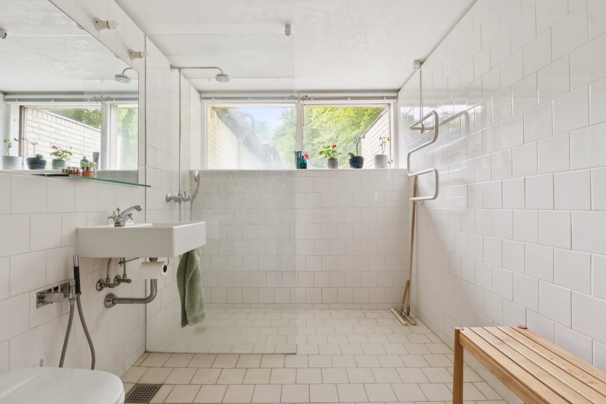 lopedetoledo's tweet photo. Acaban de poner a la venta una vivienda proyectada por Jørn Utzon donde vivió bastante tiempo y, sinceramente, cualquier precio que pidan por ella me parece poco. https://t.co/nRf5t6hSsx