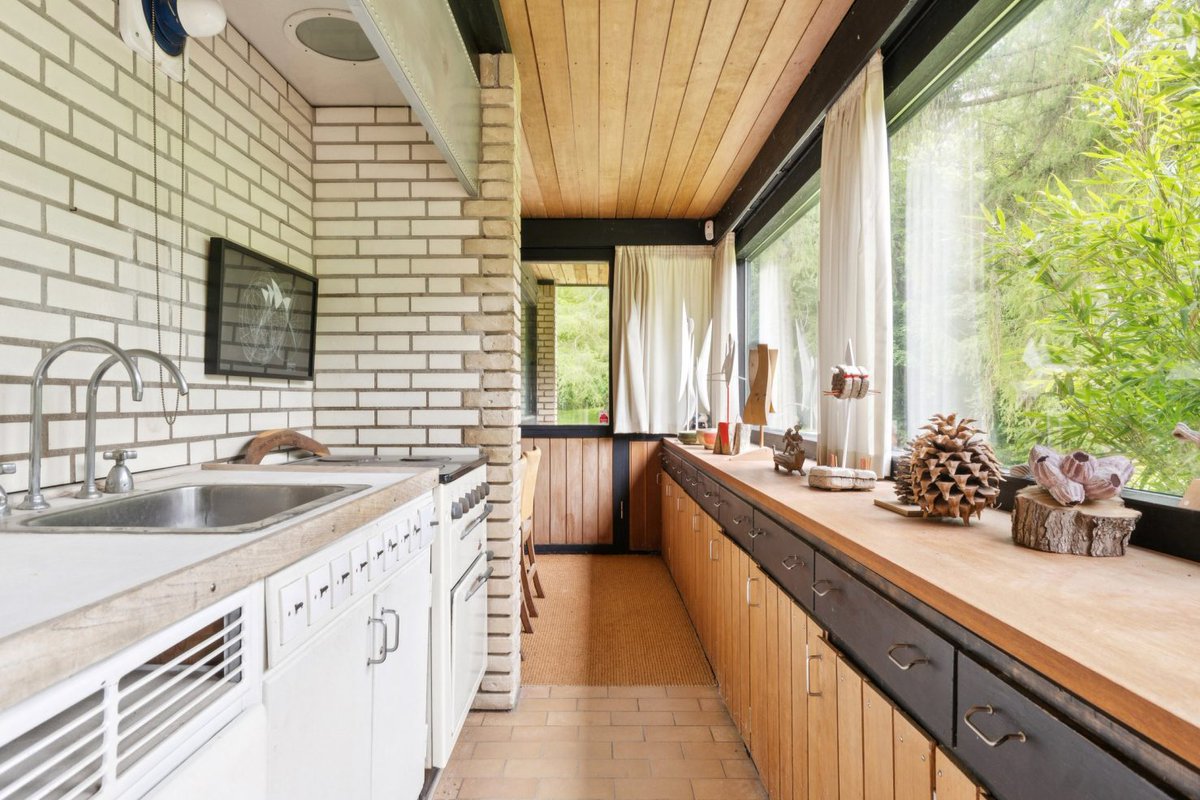 lopedetoledo's tweet photo. Acaban de poner a la venta una vivienda proyectada por Jørn Utzon donde vivió bastante tiempo y, sinceramente, cualquier precio que pidan por ella me parece poco. https://t.co/nRf5t6hSsx