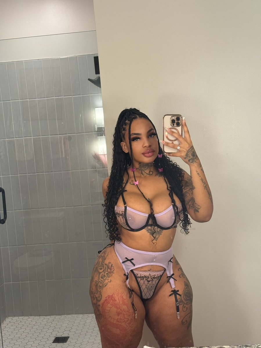 claraphin01's tweet photo. Do you like what you see 🙈 

#Cincinnati513 #Cincymeets #Cincyfreaks #Cincy513 #513Area #CincyAreaCode https://t.co/FX4XNOITFX