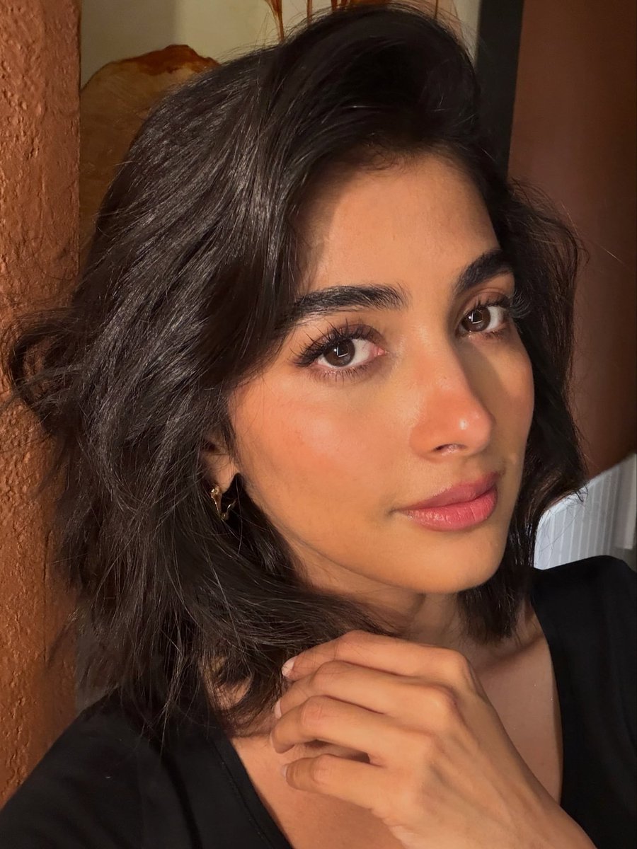 CelebXHub's tweet photo. Pooja in Short hair is something blissful π
#PoojaHegde
#CelebXHub https://t.co/3Z96eRduSV