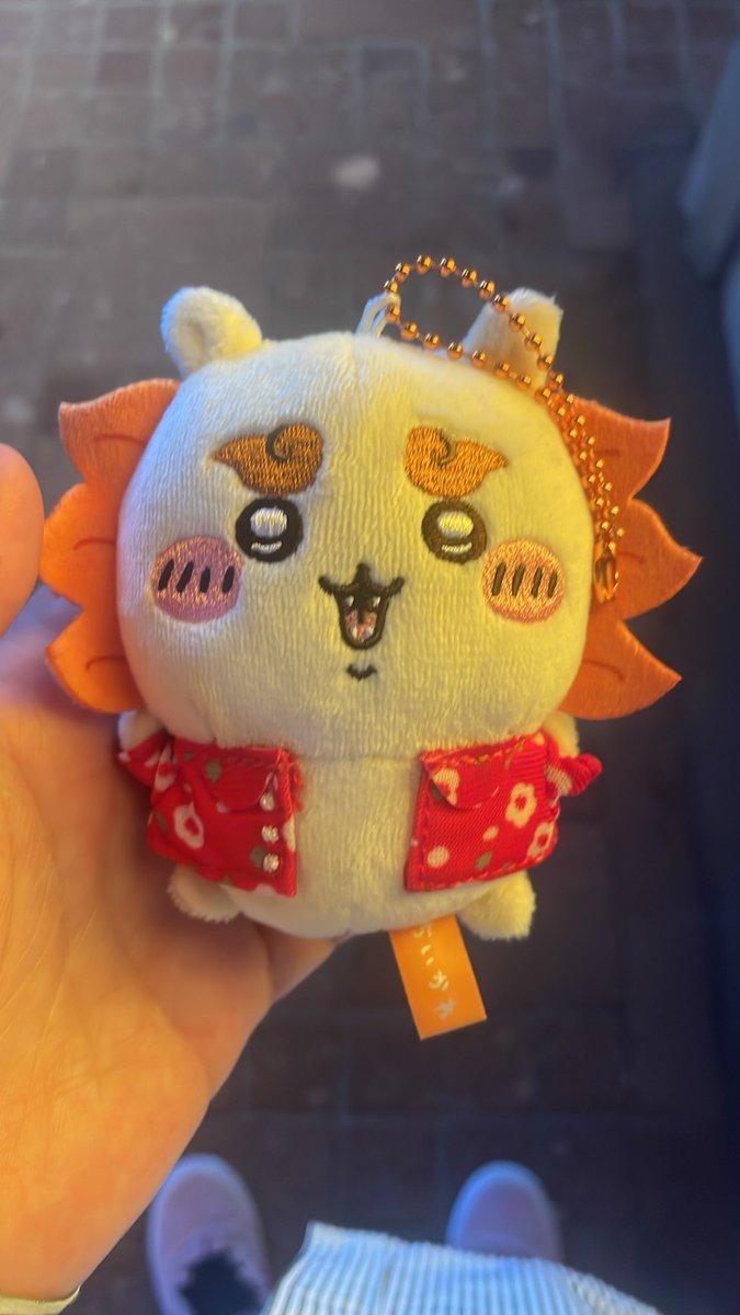 chika0517i's tweet photo. 東京・赤坂駅でシーサーちゃん落とされた方いますか？
先程迷子になっておったので保護しました。
落とされた方連絡ください！
#ちいかわ 
#シーサー
#落とし物 https://t.co/ZsLbAVEa1j
