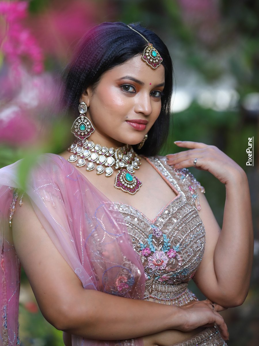 SizzlingStills's tweet photo. Carrying forward traditional elegance, carrying a polished glamorous presence — delivering a striking camera-ready moment.
#TraditionalStyle #IndianOutfit #StatementFashion #GlamStyle #FashionFrame #sizzlingstills https://t.co/ss8W1e98oe