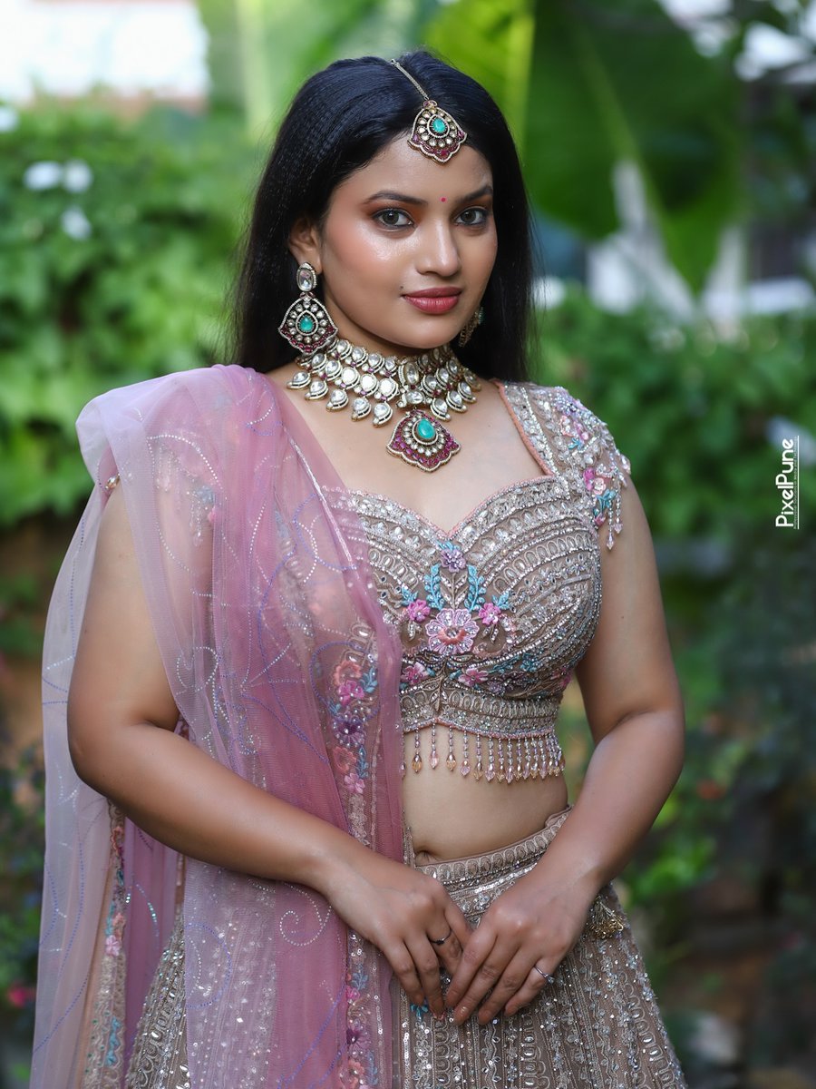 SizzlingStills's tweet photo. Carrying forward traditional elegance, carrying a polished glamorous presence — delivering a striking camera-ready moment.
#TraditionalStyle #IndianOutfit #StatementFashion #GlamStyle #FashionFrame #sizzlingstills https://t.co/ss8W1e98oe