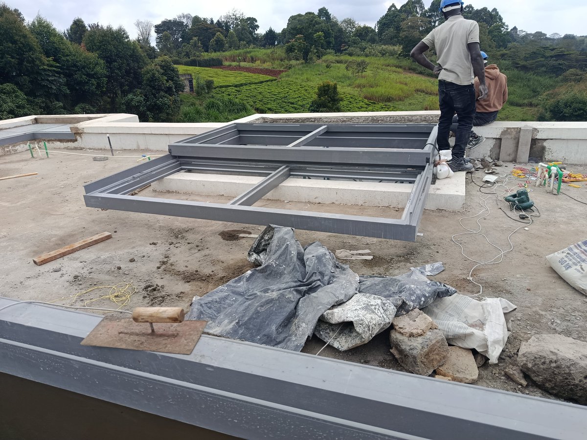 Commercial5327's tweet photo. Master Bathroom skylight with a sliding panel that opens above the bathtub.
#BeyondHouses #UNGA https://t.co/0sfUyzN66z