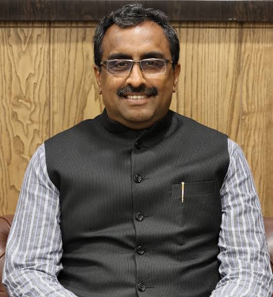 karthikgnath's tweet photo. Hearty congratulations to Shri @rammadhav_ avl for being appointed as the incharge for TamilNadu. Wishing you the best 🇮🇳🙏🏻🚩 https://t.co/Gd20tBhMOg