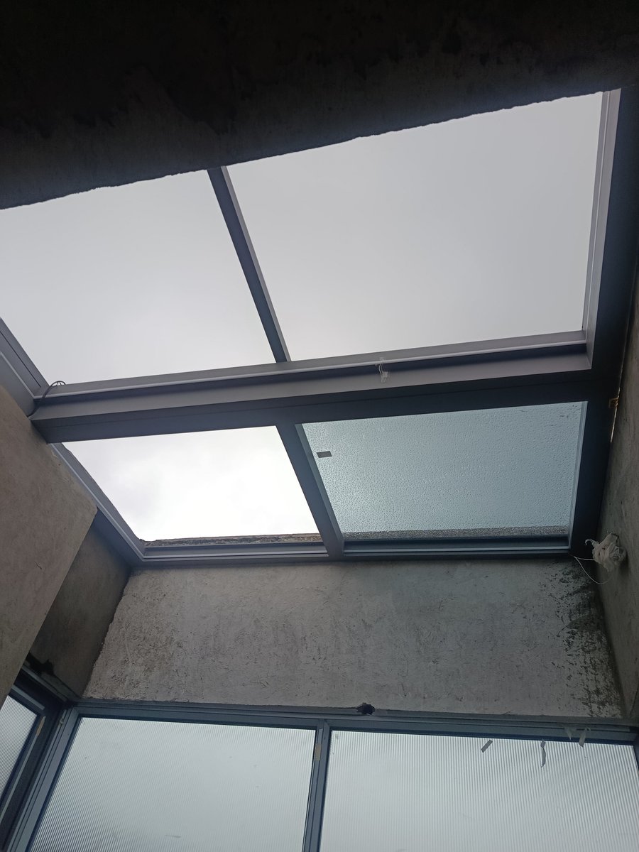 Commercial5327's tweet photo. Master Bathroom skylight with a sliding panel that opens above the bathtub.
#BeyondHouses #UNGA https://t.co/0sfUyzN66z