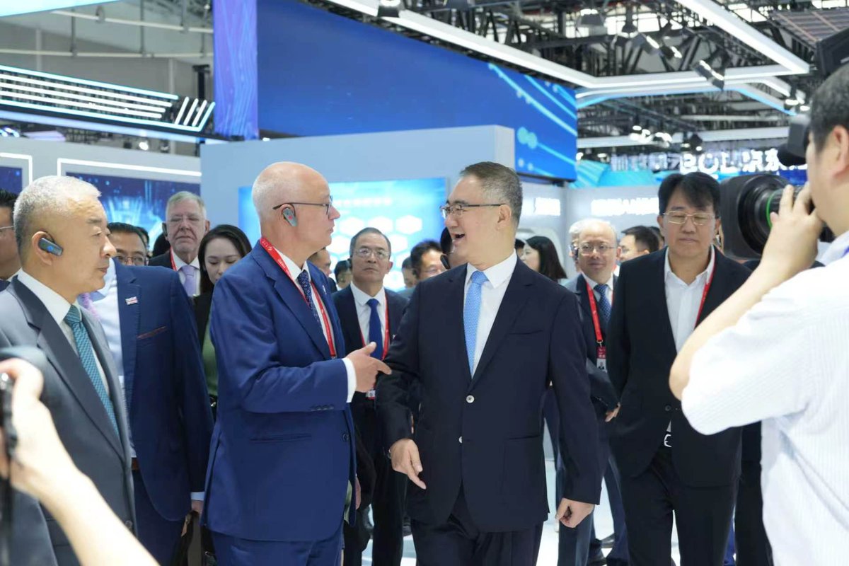 PeterWilson's tweet photo. Discussing opportunities with  Anhui Governor Wang Qingxian in Hefei on Sunday. UK &amp; Anhui are each green tech + advanced manufacturing hubs: this creates potential for both. Looking forward to taking this forward together https://t.co/DKbay3NMtr