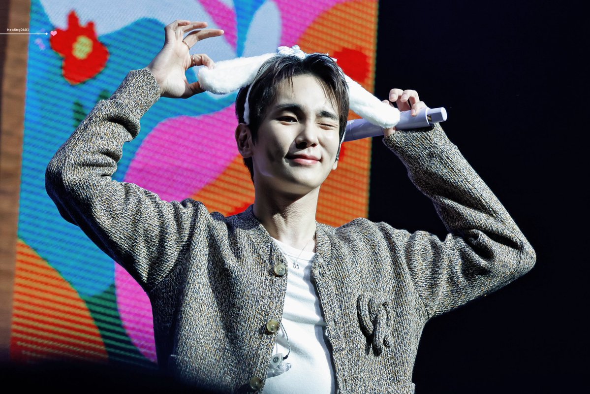 healing0601's tweet photo. 260923 키🩷

기버미 귀여워 죽음🥹

#KEY #키 #김기범 
#SHINee #샤이니 https://t.co/4zoDV4vECt
