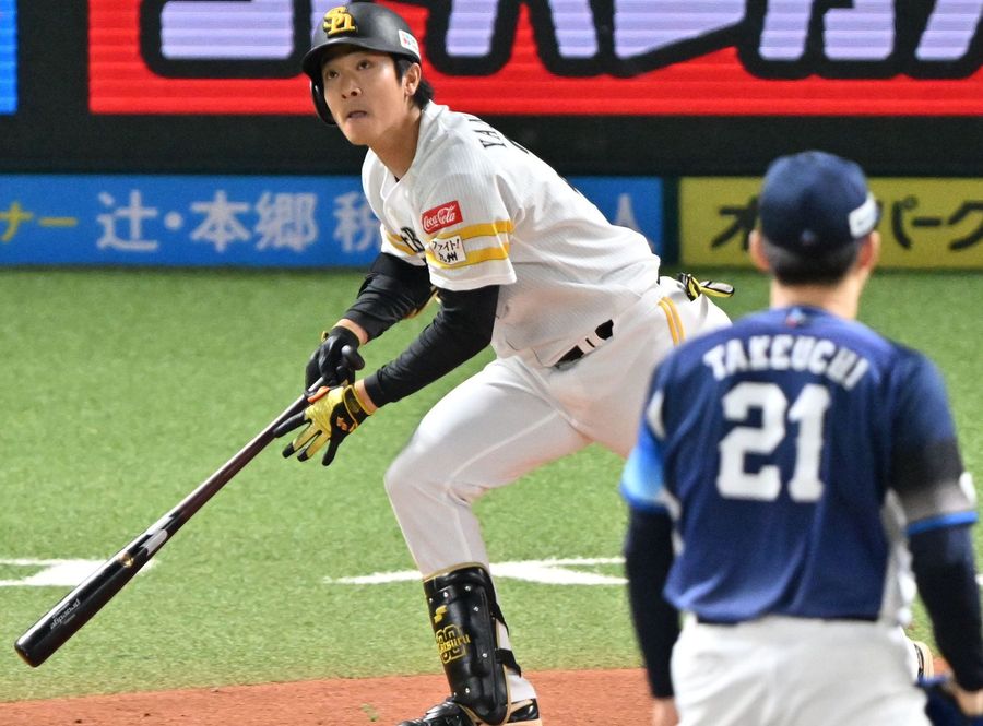 nishispo_hawks's tweet photo. 「去年のいい時のような雰囲気が出てきましたね」

小久保監督にうれしい悩み　

〝代役1番〟の柳町達選手が自身初の先頭打者アーチ

▼記事はこちらから▼ #sbhawks
https://t.co/rpeqQjLjO2 https://t.co/zXZk0S58o8