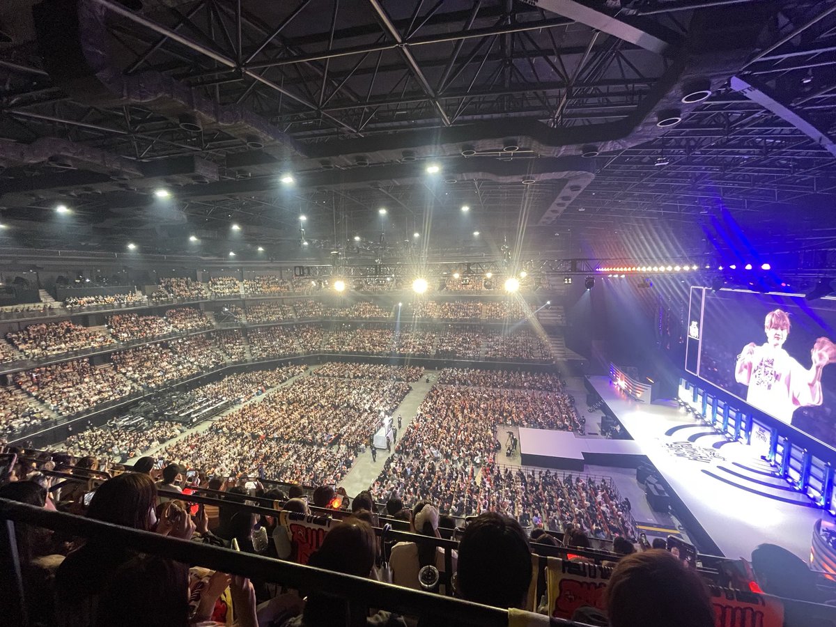 hyaku2424's tweet photo. 9/23 オーラス
最後のMC
「SNSとかで前回のツアーでNissy最後なんじゃ？と言われてました。僕は前回のツアーを最後にするつもりでした。」
〜中略〜
「もうね、仕事とかじゃない…僕は皆さんに会いたい…号泣」

私も周りも号泣😭😭😭😭😭
#Nissy
#NBE https://t.co/lgFrcQoKwM