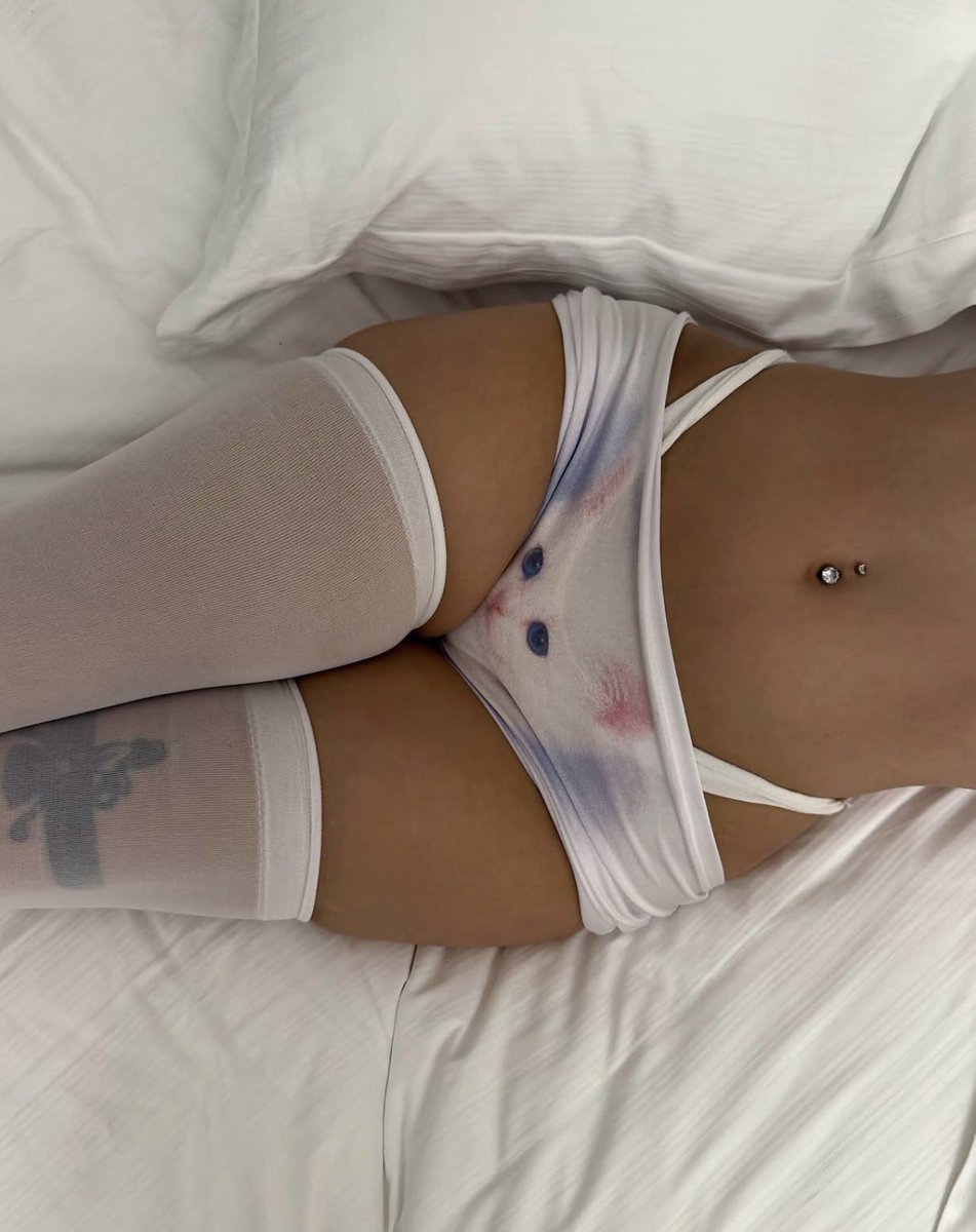 HardestFitPics's tweet photo. Yeezy x Mowalola Kitty Shorts https://t.co/4Xv1hA7keR
