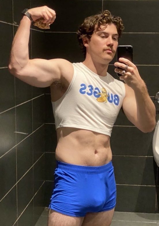 catluvr2008's tweet photo. trying to get oomf to watch adults so I had to pull out The Big Guns and send them these pictures https://t.co/pWNgerX4sV