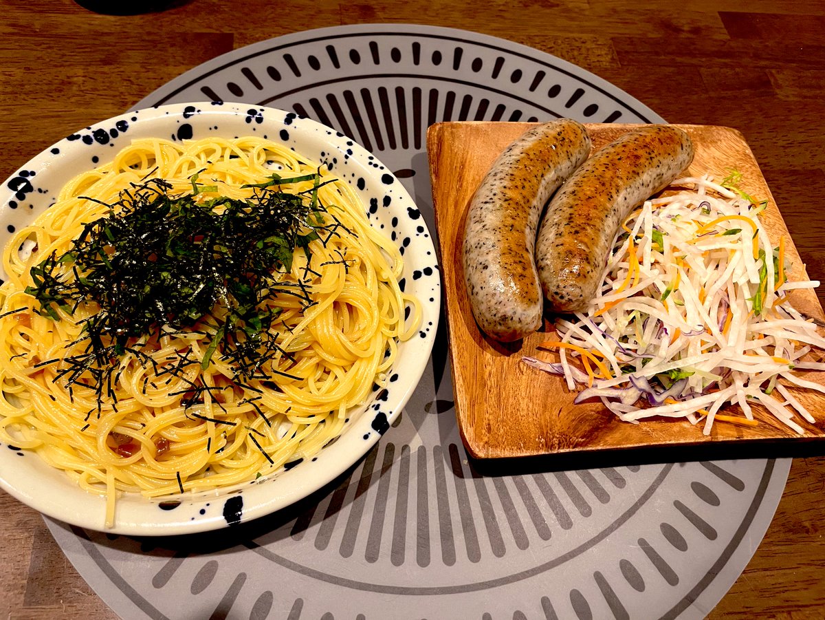 futari_dan's tweet photo. 今夜のご飯は、和風パスタと業スーのバジルソーセージを消費w
お腹いっぱいだあああ🈵 https://t.co/CMJL73zzAf