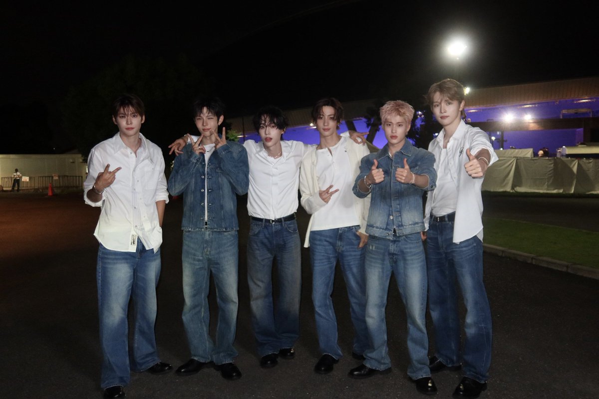 Leqeanton's tweet photo. Inkigayo Live In Tokyo: Night edition. https://t.co/CQvEEPspwZ