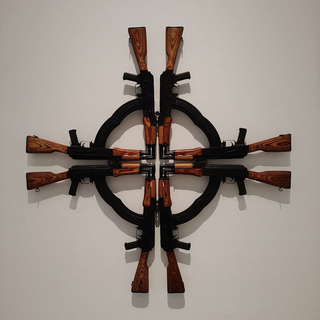 deredemonai's tweet photo. 広島市現代美術館『第12回ヒロシマ賞受賞記念　メル・チン展』（7/25-10/12）
中国系アメリカ人美術家、日本での初個展。《モノ》や《形》に多様なイメージや意味を重ね合わせ、概念的でありながら力強いインスタレーションや立体作品。特に暴力と支配への考察が興味深い。 https://t.co/zsSPjmijen