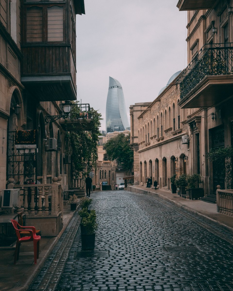 ScuderiaFerrari's tweet photo. Beautiful Baku ✨📸 https://t.co/3FSC7hVM1g