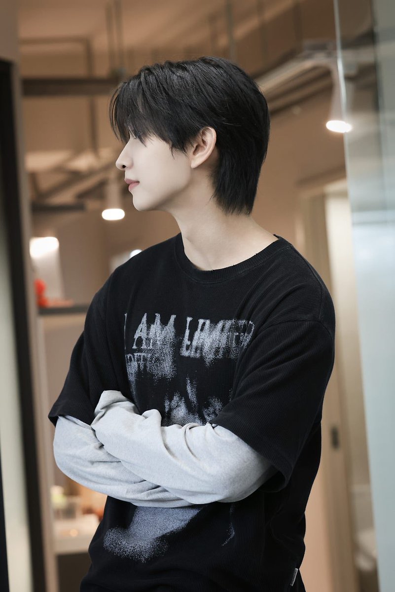 jam_ondaS2's tweet photo. 예민미 넘치는 요런 느낌도 좋네요🩵
#차승환 https://t.co/phFfCM3L9B
