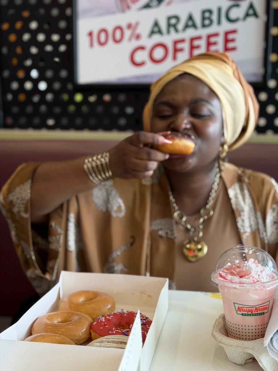 ikejacitymall's tweet photo. Rainy mornings are already gloomy, so why make them worse by skipping breakfast? 🌧️😂 A good meal gives you energy, and that first delicious bite can trigger those feel-good hormones that lift your mood. 🍩❤️
Make your morning sweeter. Pull up at Krispy Kreme, You deserve it! https://t.co/YXeUg7A4iE