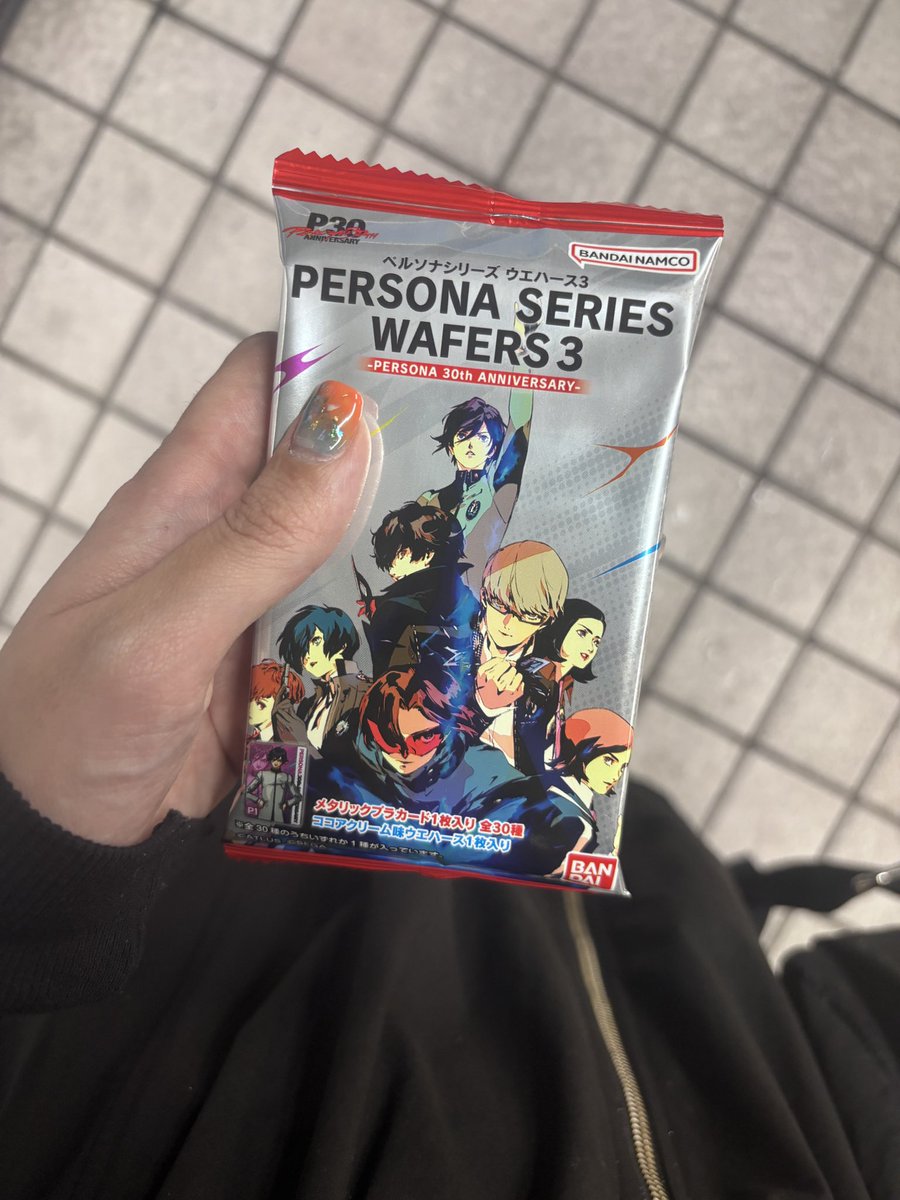 seqqco's tweet photo. 四つも買えました！！！
四つもウエハース食べるの！？ https://t.co/vDTLBxRNAv