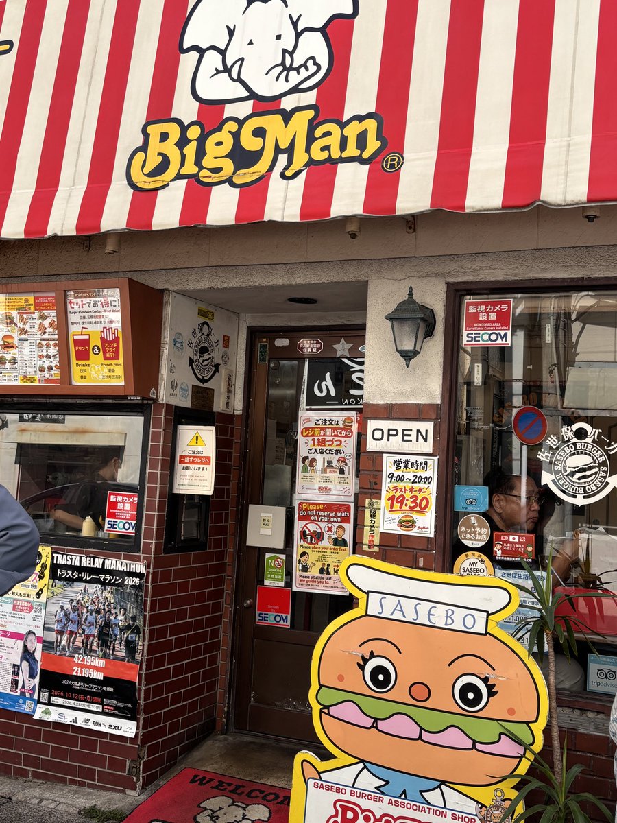 chanoka0218's tweet photo. シルバーウィークは、福岡から長崎の佐世保まで日帰りドライブ🚗

九州は、日帰りでも九十九島みたいな見応えある景色を見に行けるのが嬉しい！あとご当地グルメも🍔 https://t.co/73WAlPPEUx