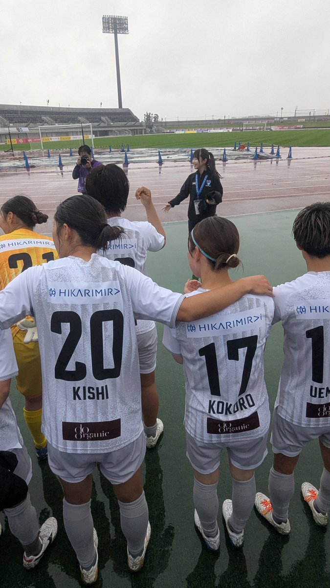YAMATOGAMBA's tweet photo. 運にも恵まれてエルフェン勝利！  PKを制して勝ち点２。
途中痛みと戦うかっしーがスーパーセーブ連発。
推しの和心ちゃんも随所にいい働きをしたし、三秋ちゃんが古巣相手にPKをど真ん中に蹴る強心臓ぶりが見れた。
今年はミラクルあるし、本当に強い。頼もしい。
現地の方、お疲れ様でした。
 #ちふれasエルフェン埼玉