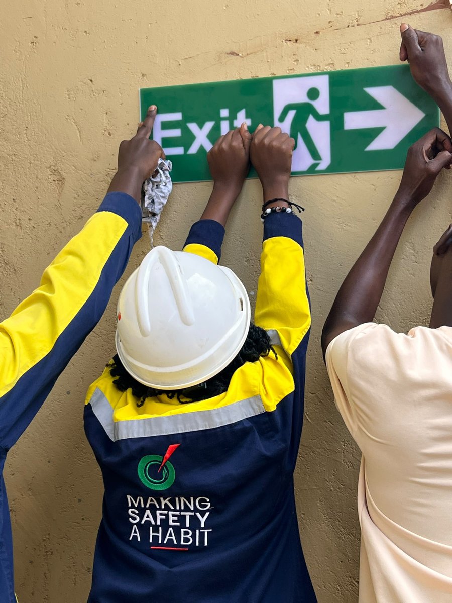 fehsu256's tweet photo. Workplace Safety: Painting pedestrian walkways and installing safety signage in factory settings. 
Globally, 860,000+ people are injured at work every single day.
A painted line and a clear sign can be the difference between a safe shift and a preventable accident. 🚧
#FEHSUNWS https://t.co/jhYUUSkPkr