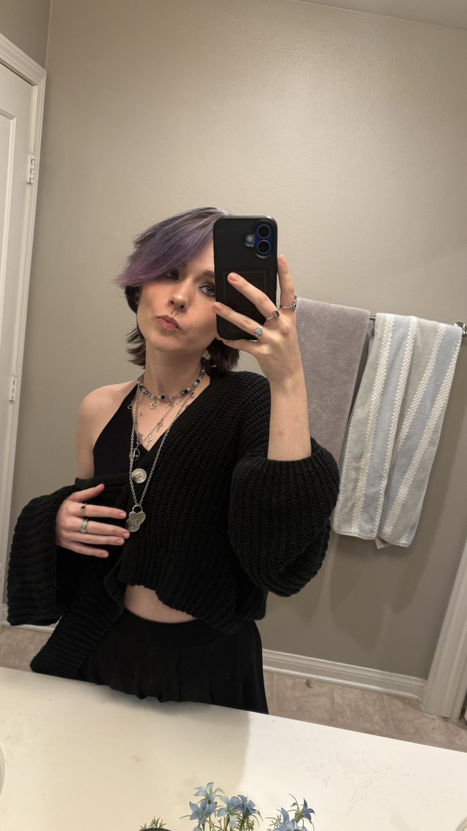 DeadlyBoop's tweet photo. Anyway, back to hot girl posting https://t.co/9kGcrcbs8p