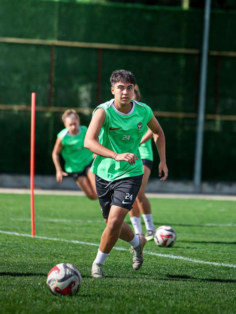 amedskkadin's tweet photo. Günün Antrenmanı📸
💚❤️
Rahênana Rojê📸 https://t.co/t5xtIvYYZD