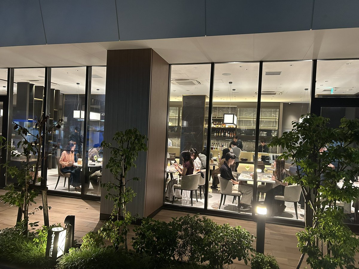 CARTON_sakurai's tweet photo. 築地店のプレオープン！
80名来店予定です！
こちらは築地市場内トーセイホテル一階のレストランに併設された店舗です。
昼から営業致しております！ぜひお立ち寄りください♪ https://t.co/8tQareQCPJ