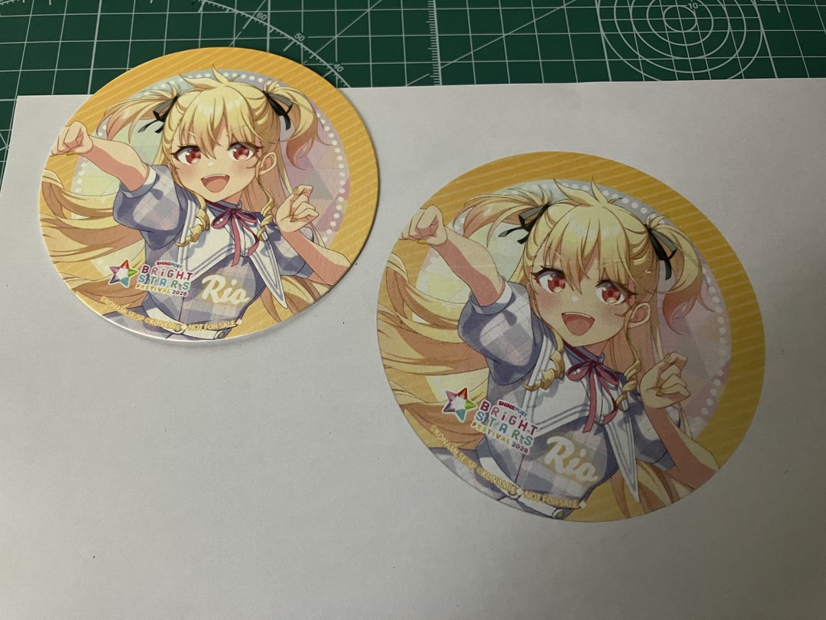 wattu_shine's tweet photo. 備忘録として製作記録。

BSF用に作ったポーチの欠点を改善すべく、今回はプラ板で中敷きを作り缶バッチやビーズを固定、外に露出しない構造に。
天面はBSFコースターを110％拡大コピーして、プラ板に貼り付けました。

私はゲームやアイドルより模型畑の人なので、そのクラフト知識が生きたかなと。 https://t.co/yzId7GwsPF