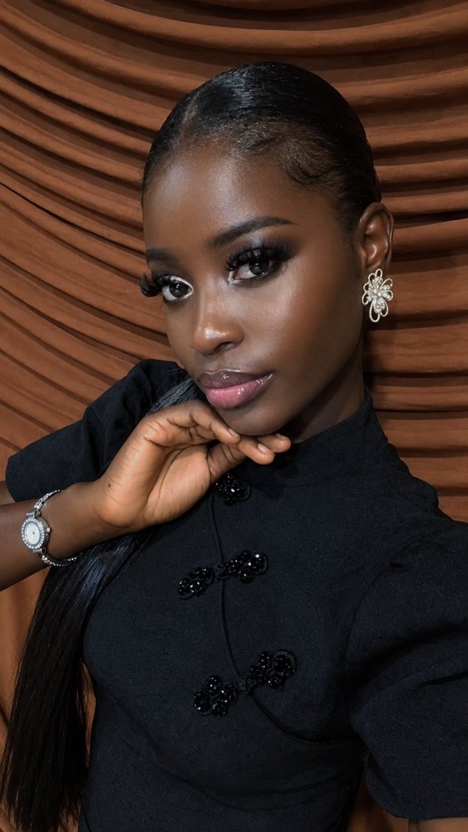 dprettyyouknow's tweet photo. Glammed my face after a year of consistent lip combos 😂😭 
How do I look?

And yes, I did the makeup myself, in case you were wondering. 😂 https://t.co/nfpo5bQQz1