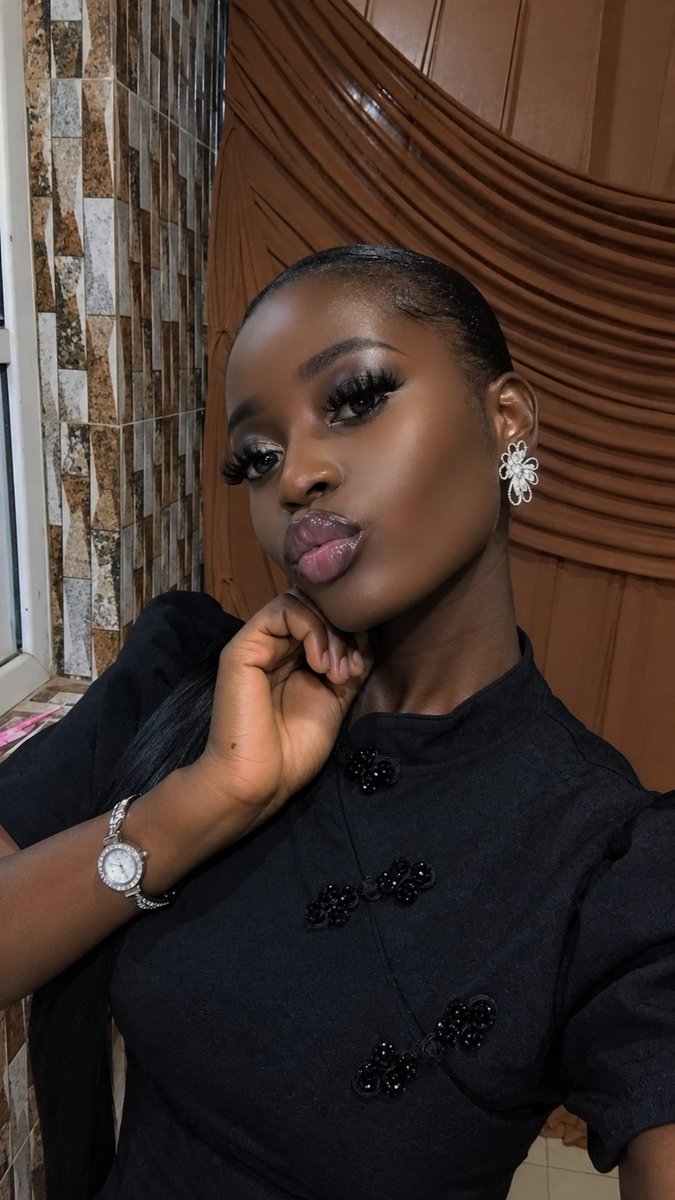 dprettyyouknow's tweet photo. Glammed my face after a year of consistent lip combos 😂😭 
How do I look?

And yes, I did the makeup myself, in case you were wondering. 😂 https://t.co/nfpo5bQQz1