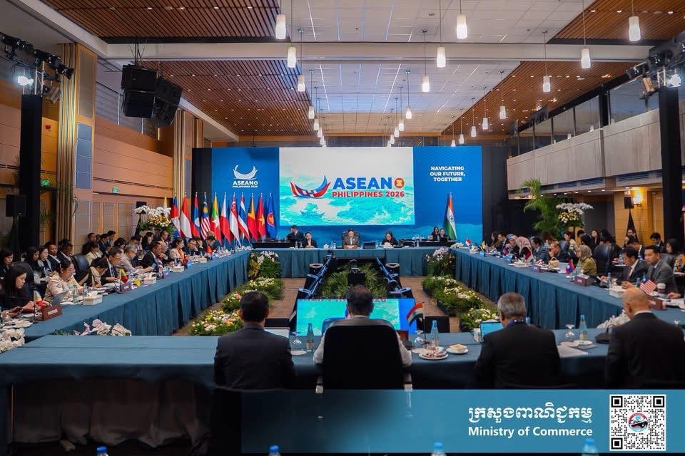 MoCCambodia's tweet photo. Her Excellency CHAM Nimul, Minister of Commerce and ASEAN Economic Minister (AEM) for Cambodia, led Cambodia’s delegation to attend the 23rd ASEAN Economic Ministers and India Consultation…
👉 Read More: https://t.co/DIL77vOV39 https://t.co/GY3vTNFQnP