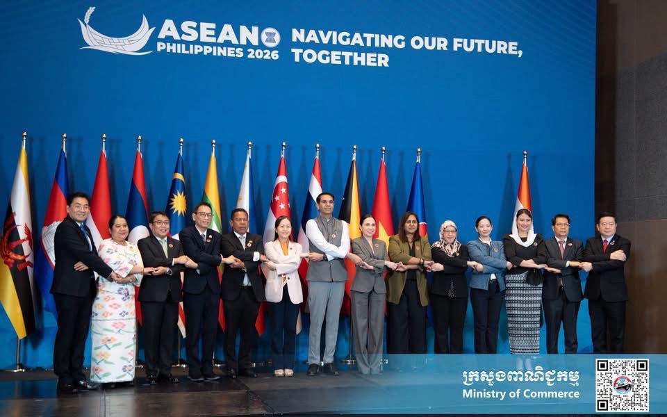 MoCCambodia's tweet photo. Her Excellency CHAM Nimul, Minister of Commerce and ASEAN Economic Minister (AEM) for Cambodia, led Cambodia’s delegation to attend the 23rd ASEAN Economic Ministers and India Consultation…
👉 Read More: https://t.co/DIL77vOV39 https://t.co/GY3vTNFQnP