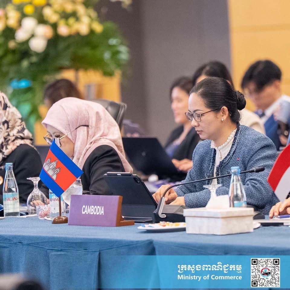 MoCCambodia's tweet photo. Her Excellency CHAM Nimul, Minister of Commerce and ASEAN Economic Minister (AEM) for Cambodia, led Cambodia’s delegation to attend the 23rd ASEAN Economic Ministers and India Consultation…
👉 Read More: https://t.co/DIL77vOV39 https://t.co/GY3vTNFQnP