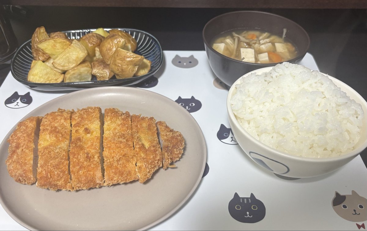 tmo_ky's tweet photo. 今日はとんかつよー https://t.co/ik93BsT740