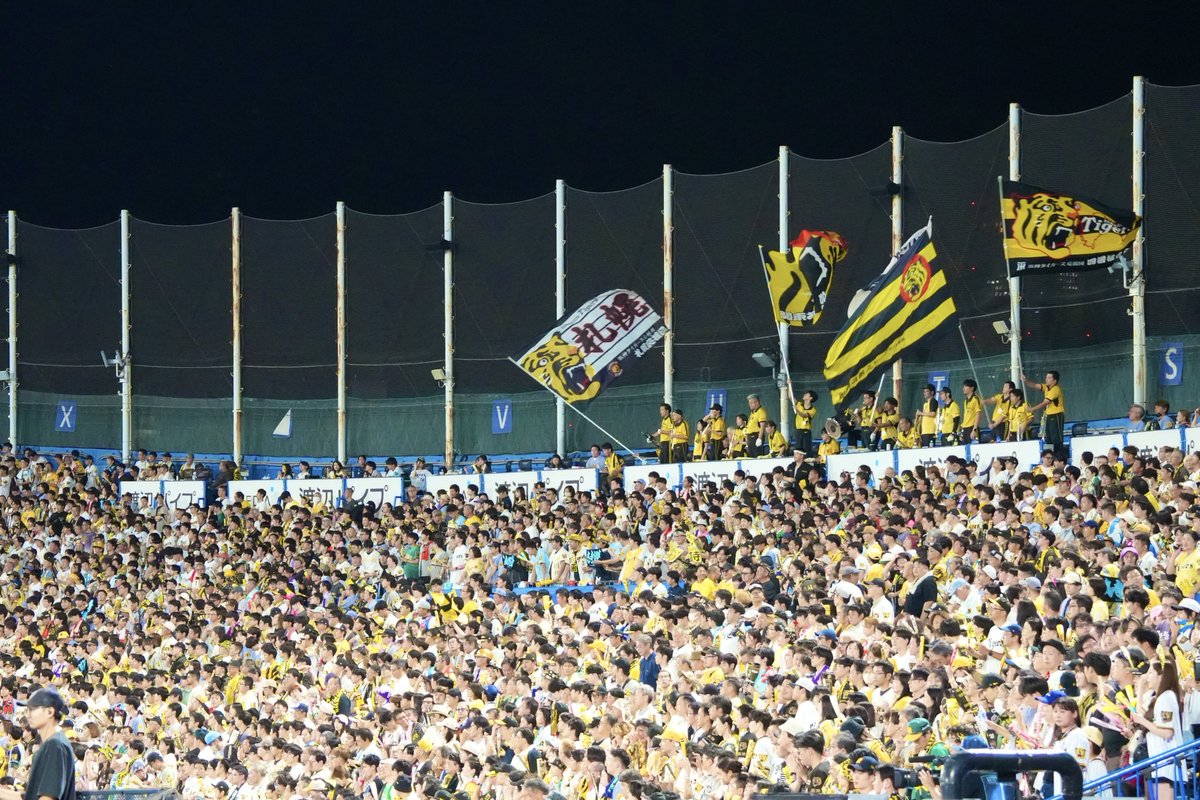 jingu_stadiumpr's tweet photo. 🐯Thank you fans🏟️
本日で神宮球場の阪神タイガース戦は全日程を終了しました。
タイガースファンの皆さま、今シーズンもたくさんのご来場をありがとうございました！
昨日の試合で通算600試合登板を達成された #岩崎優 投手、おめでとうございます🎊

#熱覇 #阪神タイガース #神宮球場 https://t.co/JNhHmoUr13