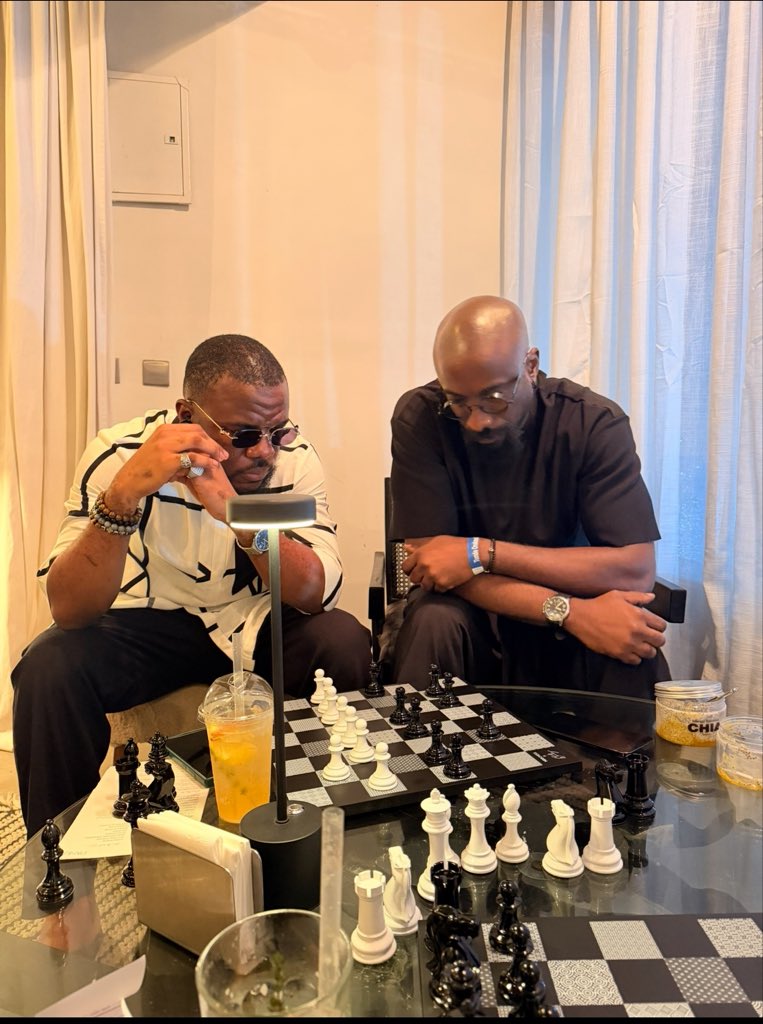 Wizarab10's tweet photo. Came out for the launch of Good Move Chess Club by @Tunde_OD yesterday. It was fun and I sat to play with @SamuelOtigba 

Good to see you guys again 🍷 https://t.co/NxcxrQbtPF