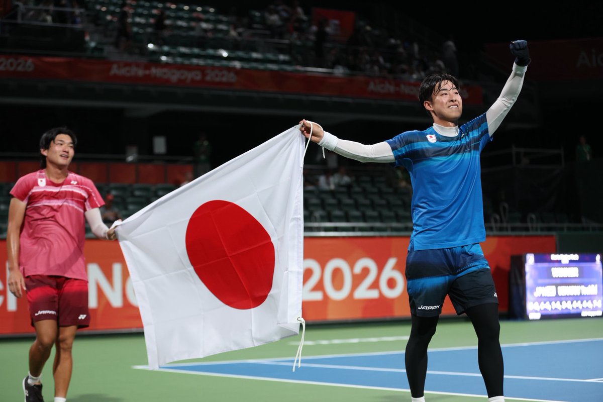 JSTA_official's tweet photo. 🌏国際大会情報🇯🇵
#第20回アジア競技大会
#愛知名古屋2026
／
📣 シングルス
◎男子決勝
上松 俊貴（JPN） ④-3 黒坂 卓矢（JPN）
1G 5-3
2G 6-4
3G 1-4
4G 3-5
5G 4-1
6G 4-6
7G 7-2

上松 俊貴選手、死闘を制し連覇達成！🥇
女子天間選手同様に、団体、シングルスの二冠🏆🏆に輝く！

📎アジア競技大会速報✅
https://t.co/iN84mvPwxq
応援宜しくお願いいたします🔥
＼
🇯🇵 #TEAMJAPAN 情報⬇️
https://t.co/Y6YGhgue57

日程✅
9月18日（金）：国別対抗 予選
9月20日（日）：国別対抗 準決勝・決勝
9月21日（月・祝）：ミックスダブルス
9月22日（火・祝）：シングルス 予選
9月23日（水・祝）：シングルス 準々決勝 準決勝・決勝

#softtennis #ソフトテニス #ともに一歩踏み出す勇気 #大会最終日