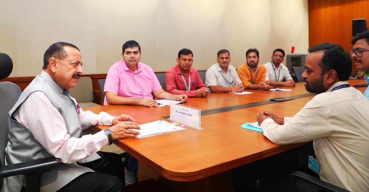 DoPTGoI's tweet photo. Union Minister of State (PP) @DrJitendraSingh interacted with representatives of the Central Secretariat Group-C Employees’ Association, reaffirming the Government’s focus on timely career progression, employee motivation and a work-friendly environment. Over 23,000 promotions have been cleared in the last 12 years.

Read the full Press Release here: https://t.co/3MmNheX7FP